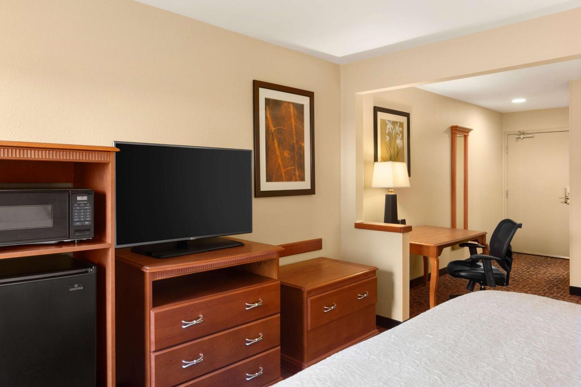 Hampton Inn Wichita-East Exterior photo
