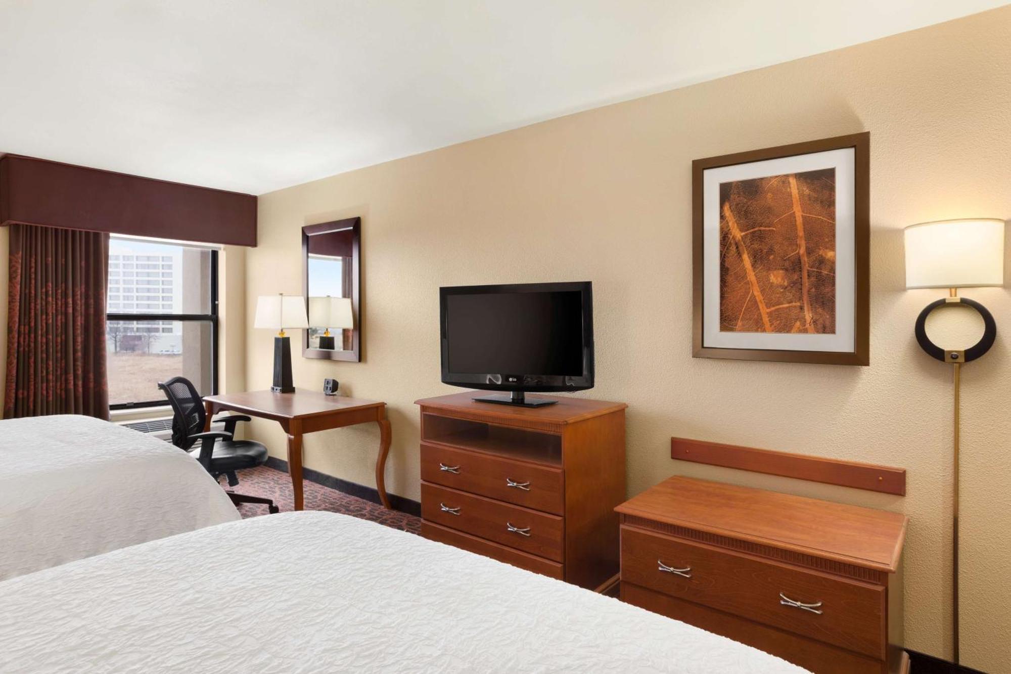Hampton Inn Wichita-East Exterior photo