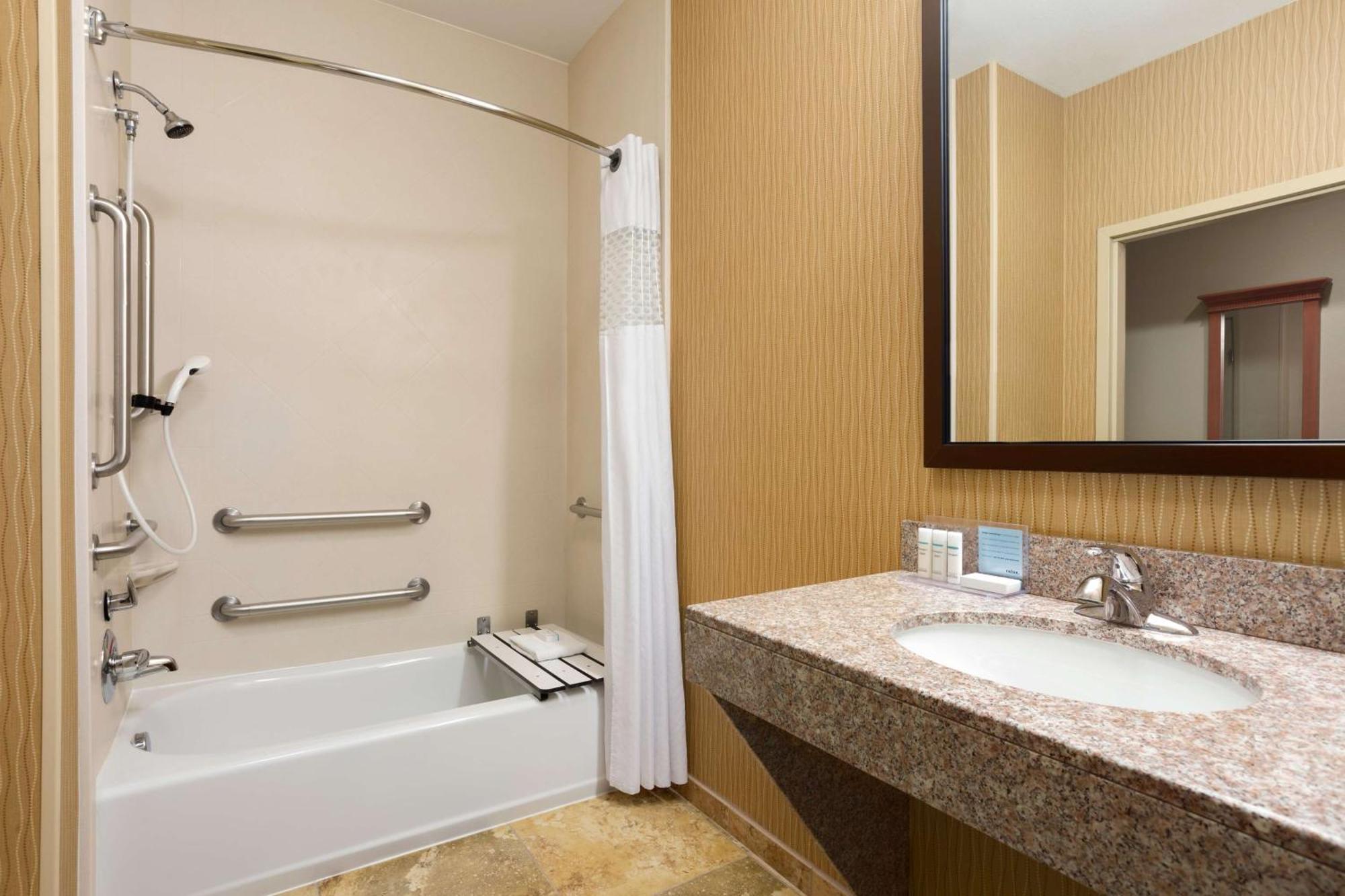 Hampton Inn Wichita-East Exterior photo